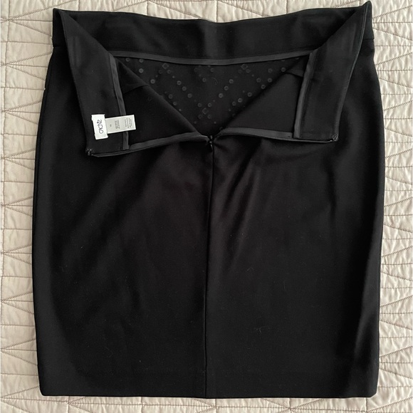 Caché 2 piece beaded matte finish skirt and crop TOP sz8 SKIRT sz 10 spandex 4% - Picture 10 of 12